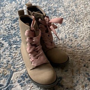 Girl boots